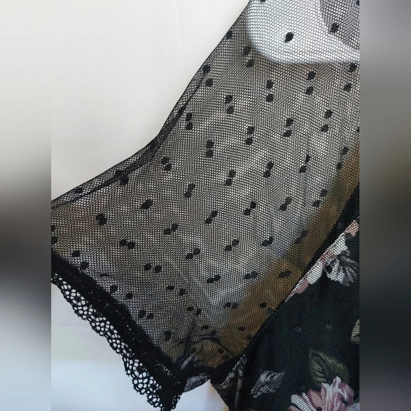 Torrid short sleeve blouse sheer sleeves lace and floral top size 1 - Picture 4 of 9